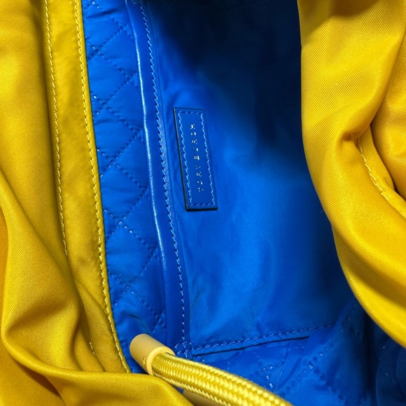 Beyond excellent Tory Burch Perry nylon drawstr bucket bag-golden crest - Picture 7 of 9